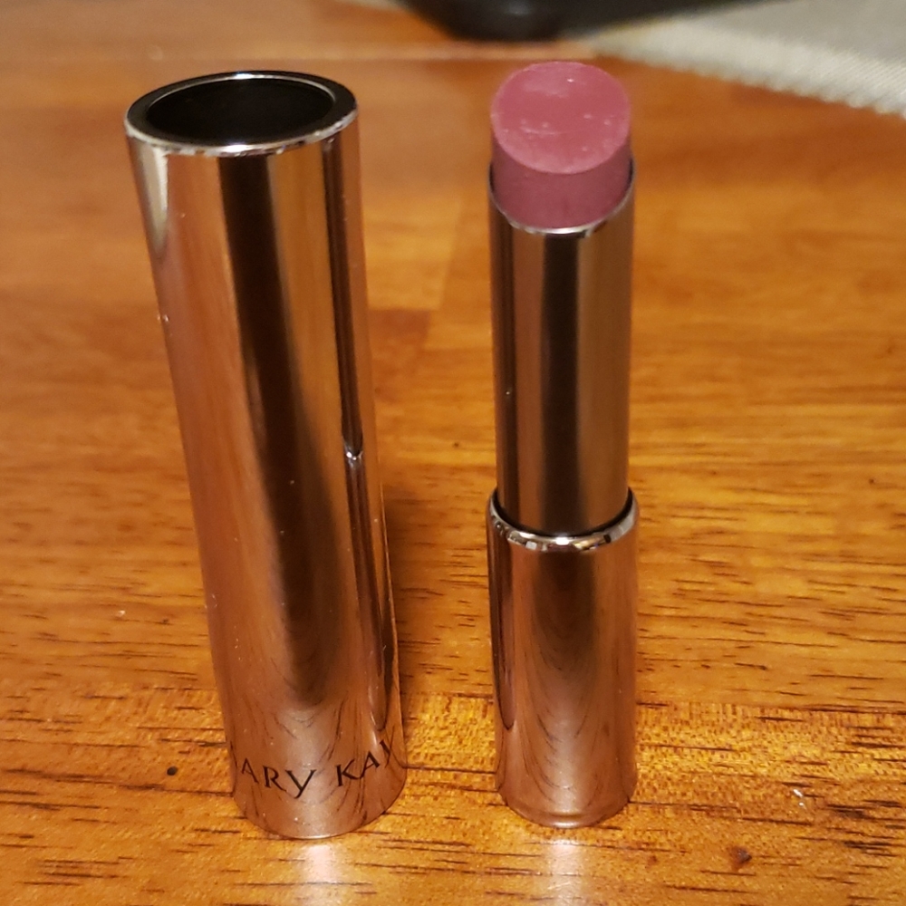 Sold ❌ Lipstick - Picture 1 of 2